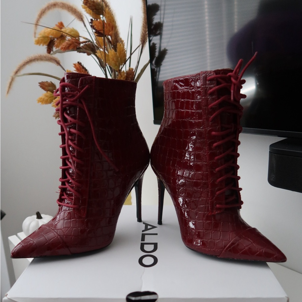 Ankle boots , Red , Never has it been worn!